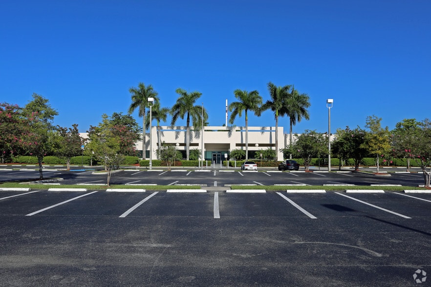 1725 N Commerce Pky, Weston, FL for lease - Building Photo - Image 2 of 13