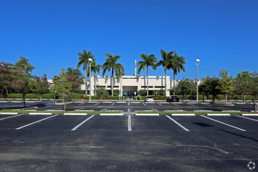 1725 N Commerce Pky, Weston, FL à louer - Photo du bâtiment - Image 2 de 13