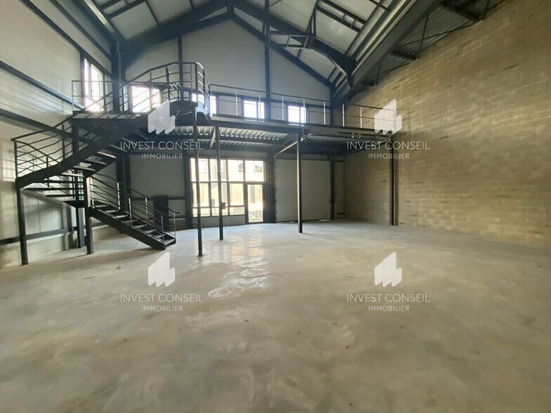 Val D'oise, Groslay for sale - Interior Photo - Image 2 of 10