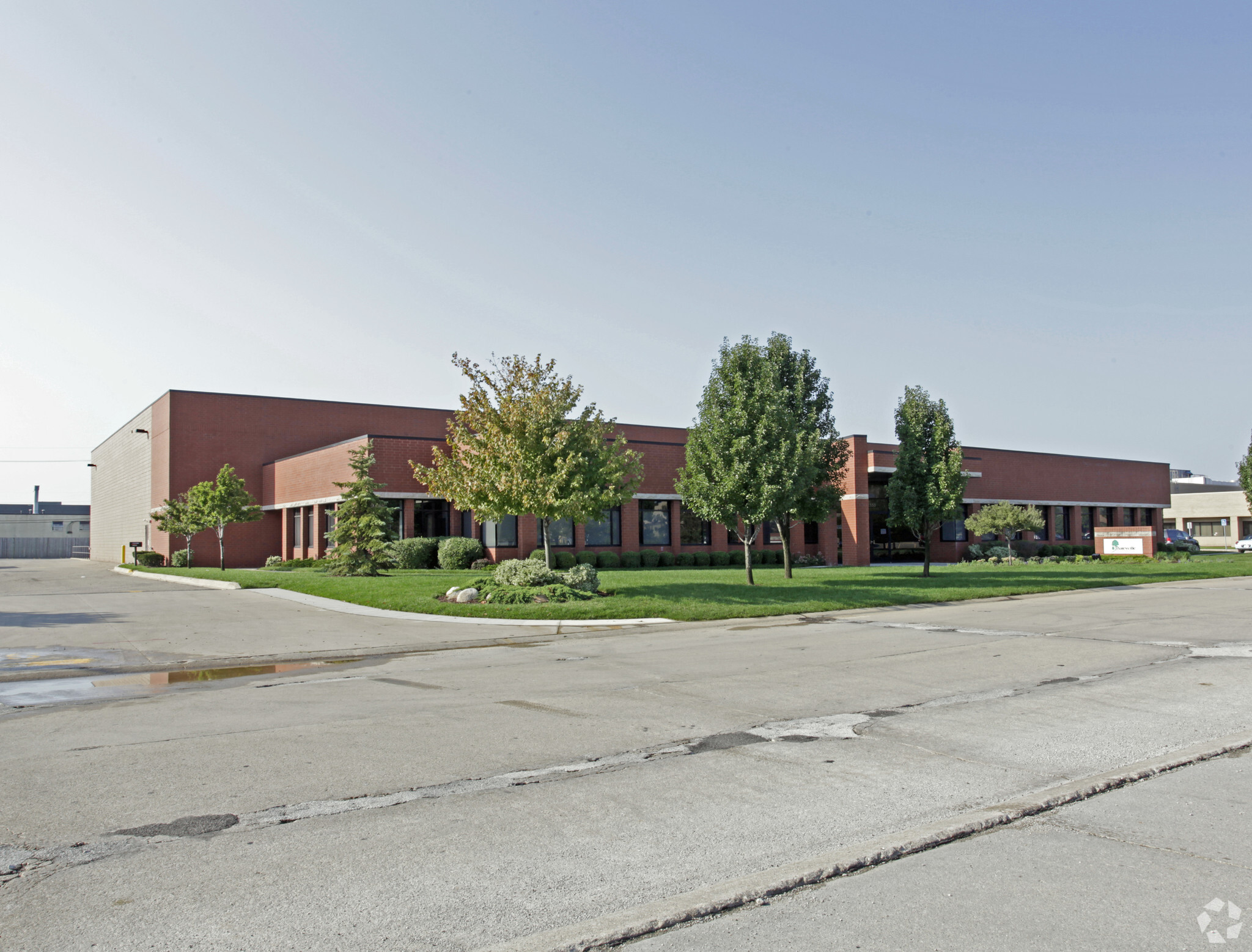 31555 Industrial Rd, Livonia, MI for lease Building Photo- Image 1 of 4