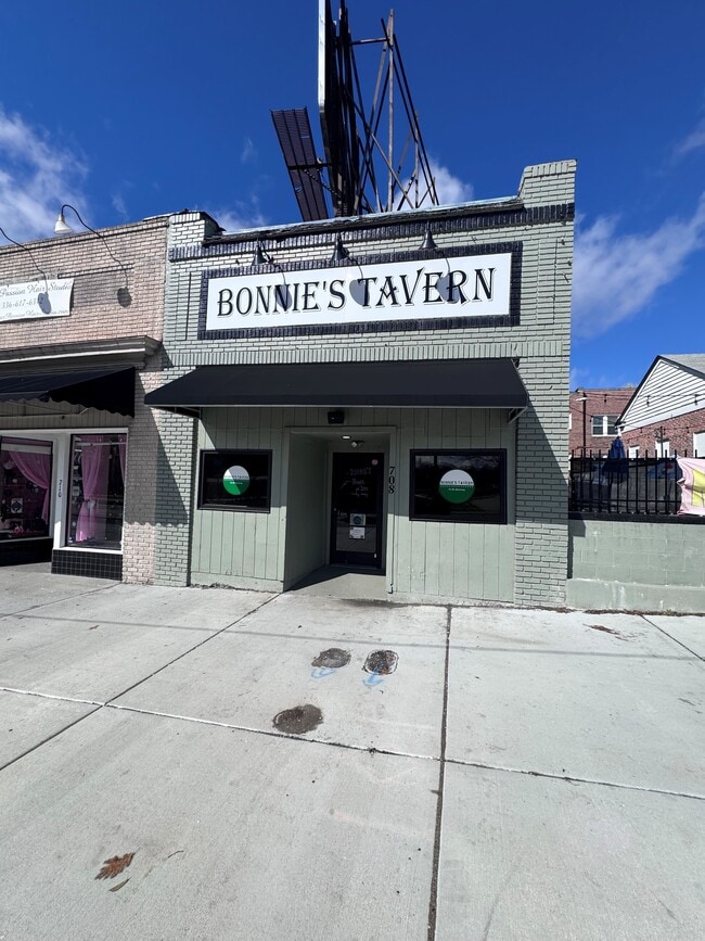 More details for 708 W Market St, Greensboro, NC - Retail for Sale