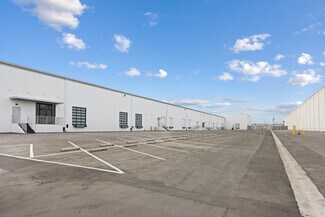 Plus de détails pour 12224 Montague St, Pacoima, CA - Industriel à louer