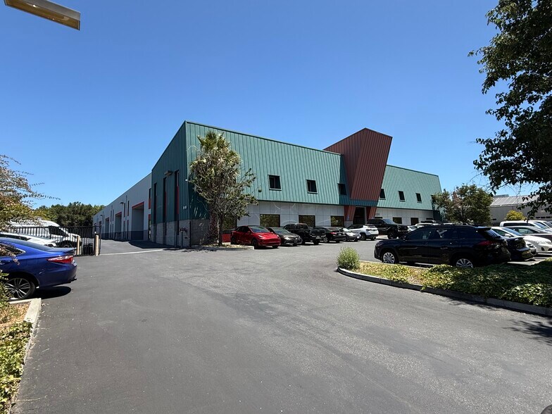 2230 Will Wool Dr, San Jose, CA à louer - Photo du bâtiment - Image 2 de 36