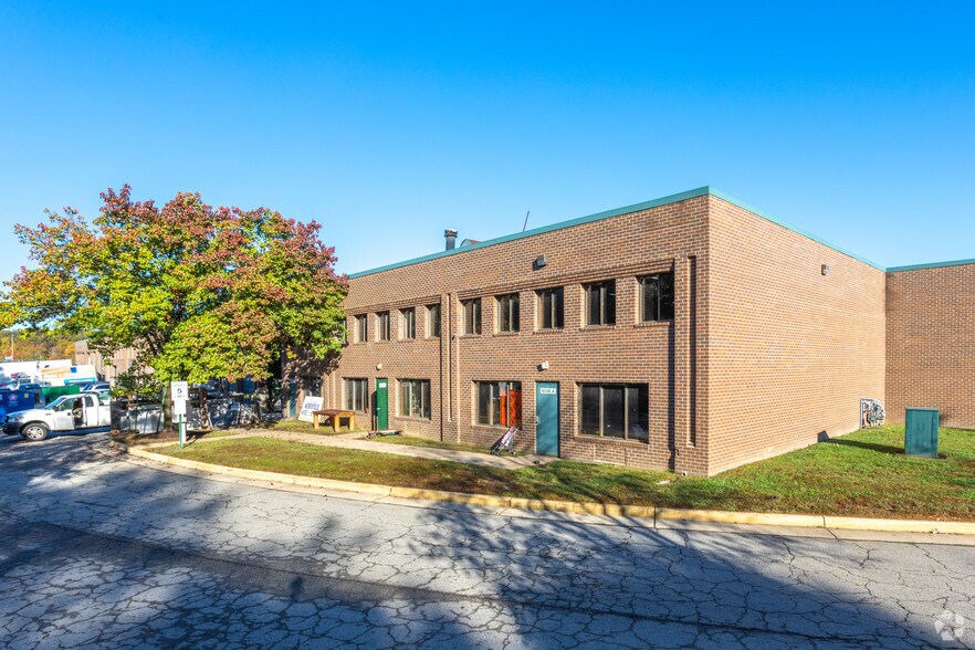 8536 Terminal Rd, Lorton, VA à louer - Photo du bâtiment - Image 3 de 9