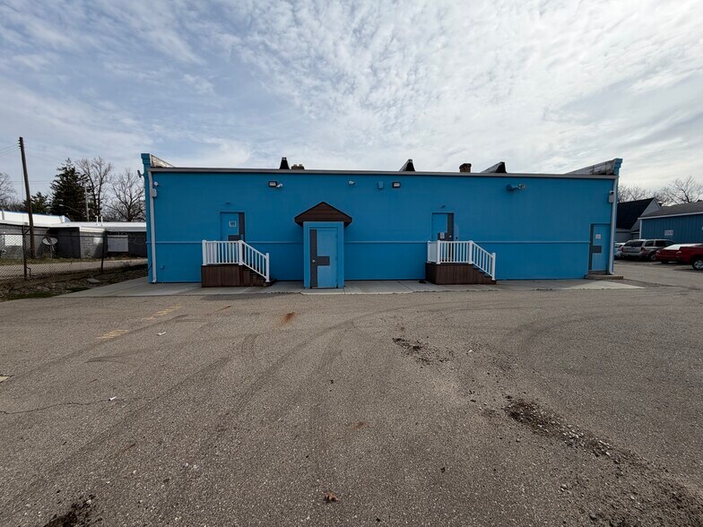 2712-2720 Portage St, Kalamazoo, MI for lease - Building Photo - Image 3 of 19