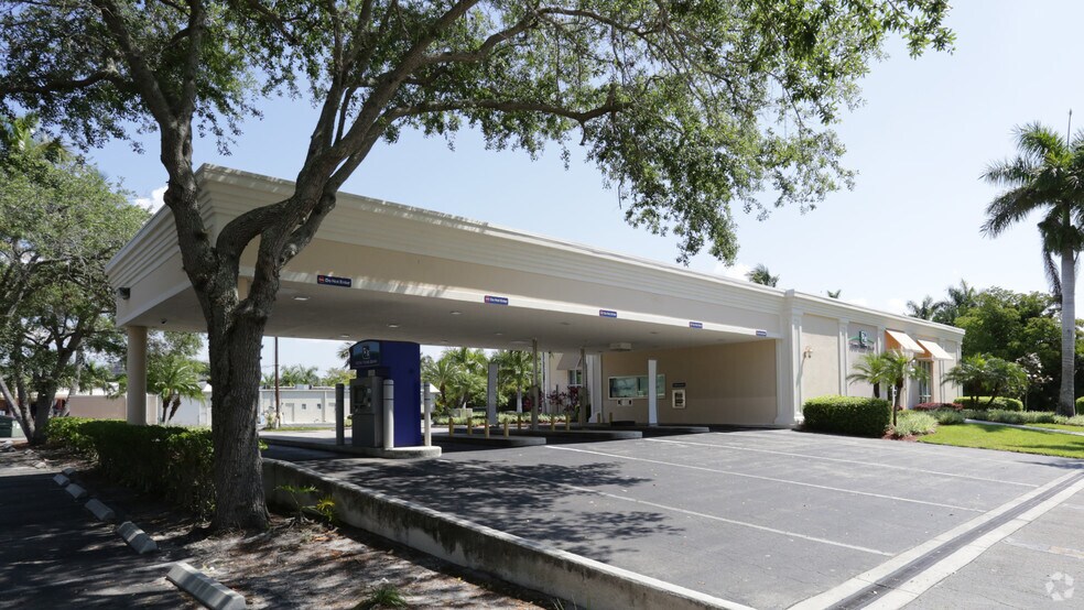385 14th Ave S, Naples, FL à louer - Photo du bâtiment - Image 2 de 4