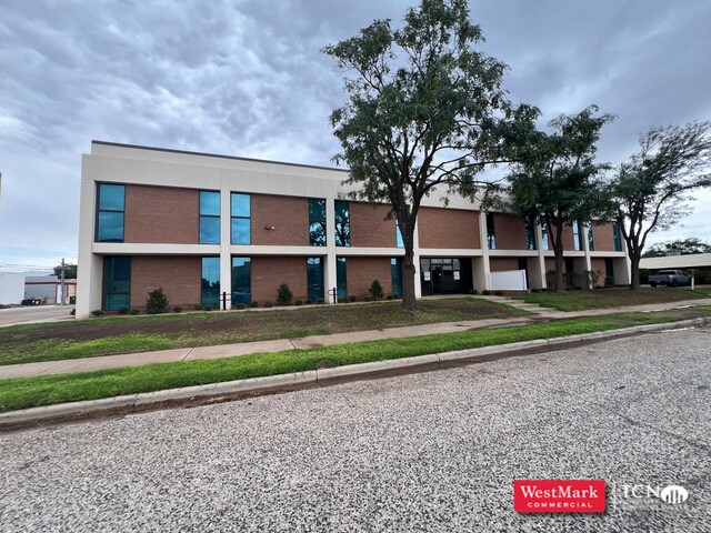 1611 10th St, Lubbock, TX à vendre - Photo du bâtiment - Image 1 de 7