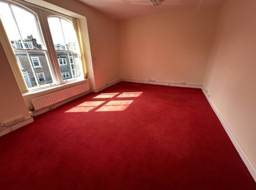 33 Swan Rd, Harrogate for lease Interior Photo- Image 1 of 8