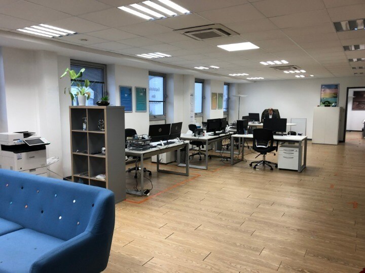 Office in Saint-Avertin for lease - Interior Photo - Image 1 of 10