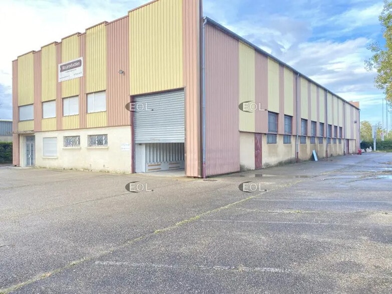 Industrial in Chassieu for lease - Building Photo - Image 3 of 20
