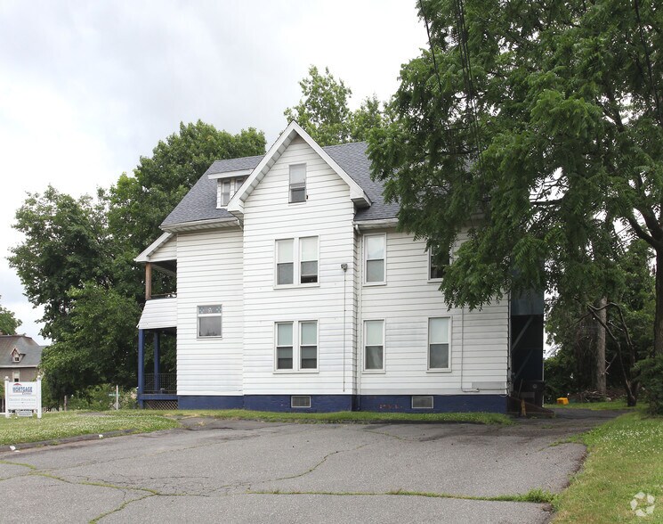 300 W Main St, New Britain, CT à vendre - Photo du bâtiment - Image 2 de 27