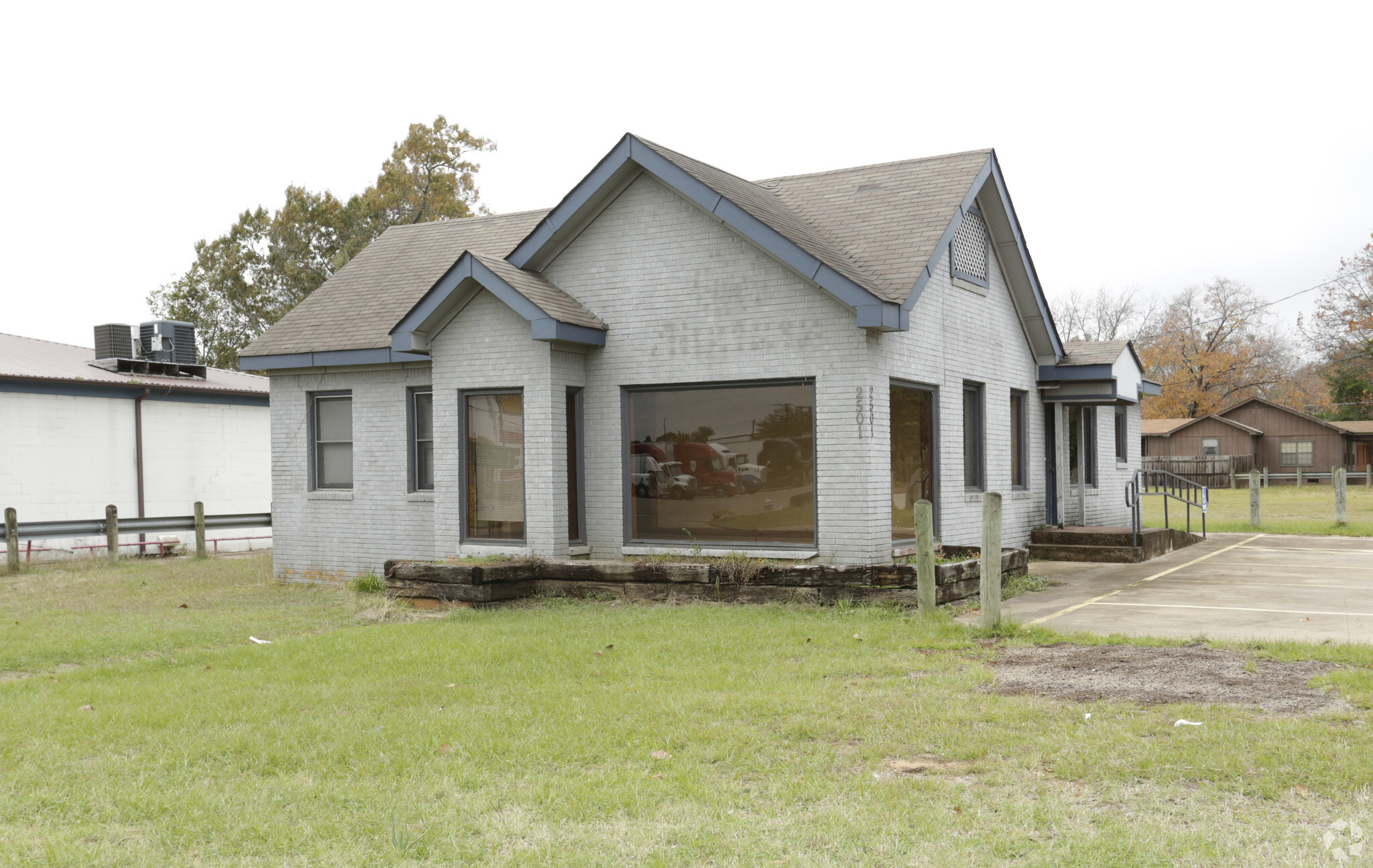 2501 W Oak St, Palestine, TX for sale Primary Photo- Image 1 of 1