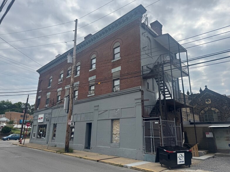 471 Lincoln Ave, Bellevue, PA for sale - Building Photo - Image 2 of 4