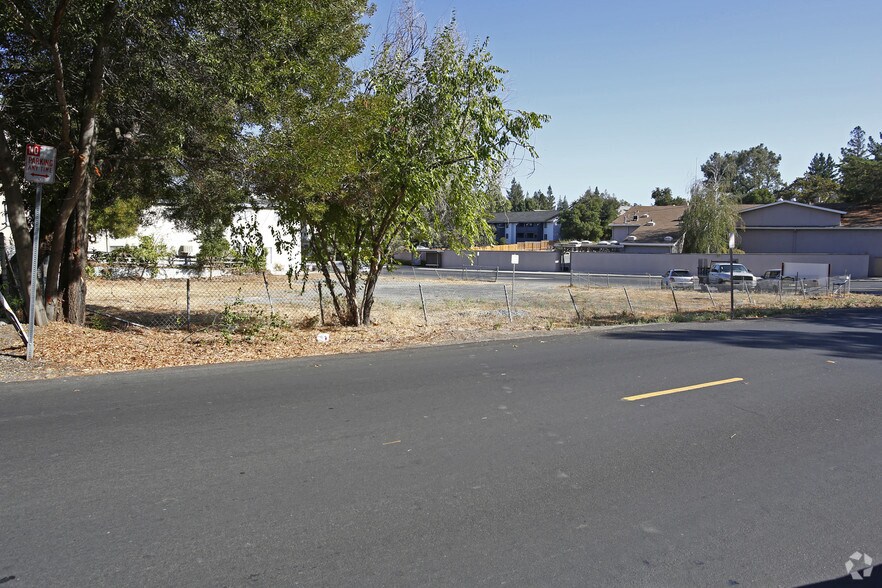 1299 Boulevard Way, Walnut Creek, CA à vendre - Photo du bâtiment - Image 3 de 4