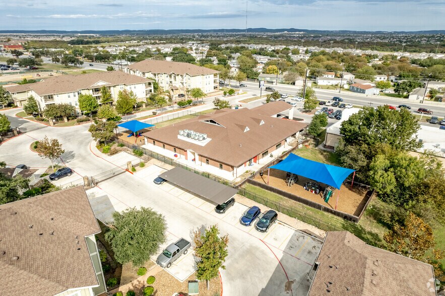 11400 Culebra, San Antonio, TX à vendre - Photo du bâtiment - Image 3 de 9