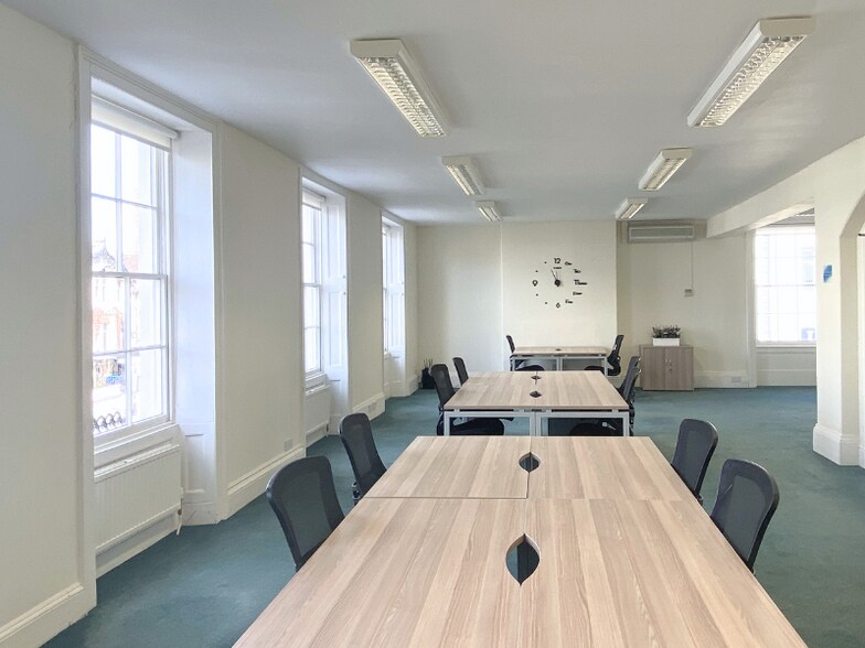 29 Cambray Pl, Cheltenham à louer - Photo du bâtiment - Image 2 de 18