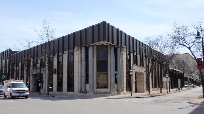 Plus de détails pour 831 N Grand Ave, Waukesha, WI - Bureau à louer