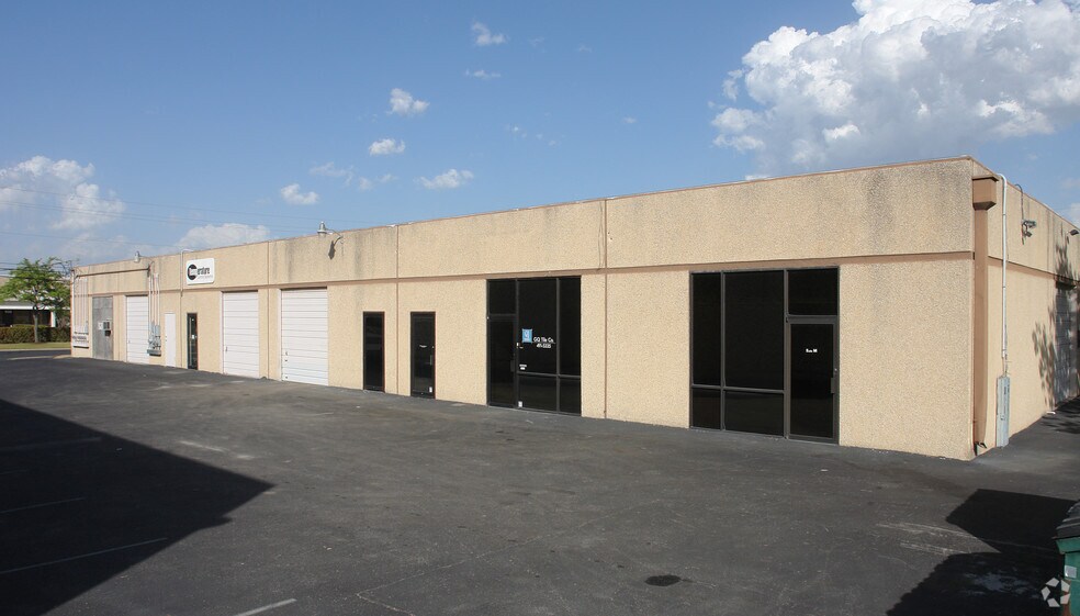 2301 Denton Dr, Austin, TX for lease - Primary Photo - Image 1 of 5