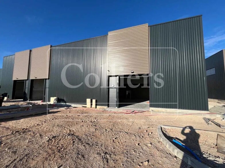 Office in Venelles for lease - Construction Photo - Image 1 of 7