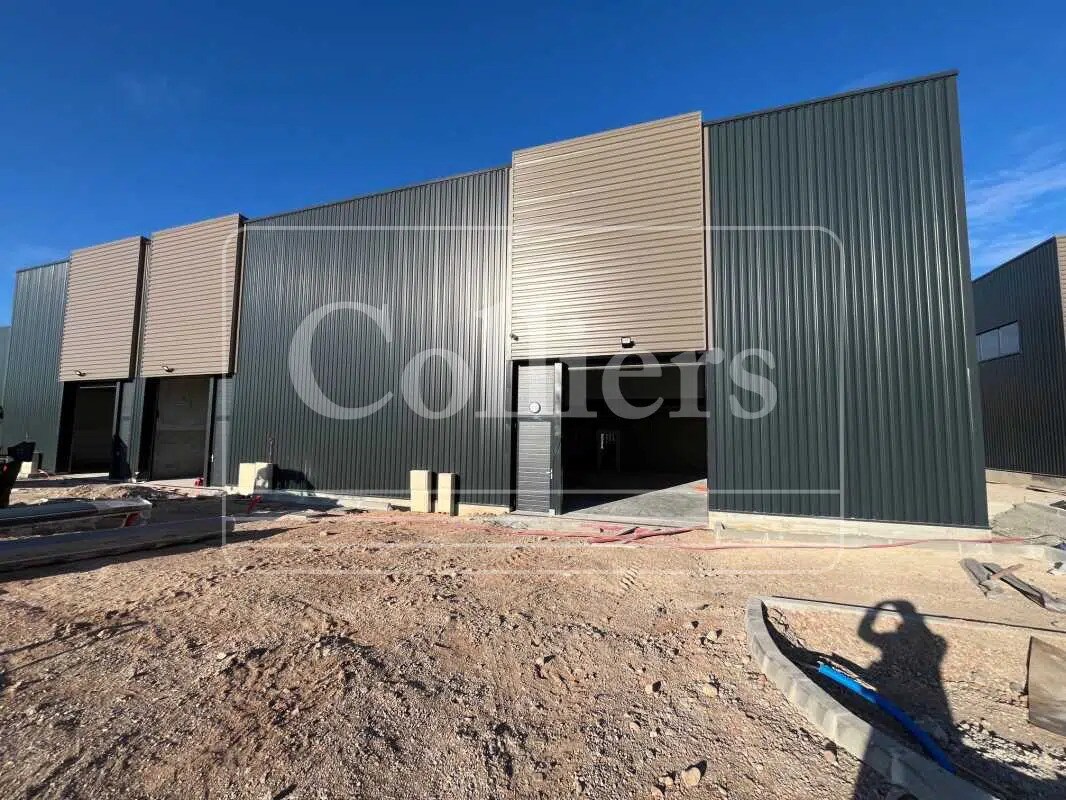 Office in Venelles for lease Construction Photo- Image 1 of 8