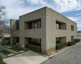 15 Marconi, Irvine, CA à louer Photo du bâtiment- Image 2 de 8