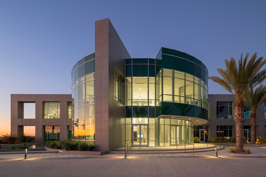 5909 Sea Otter Pl, Carlsbad, CA à louer - Photo du bâtiment - Image 2 de 11