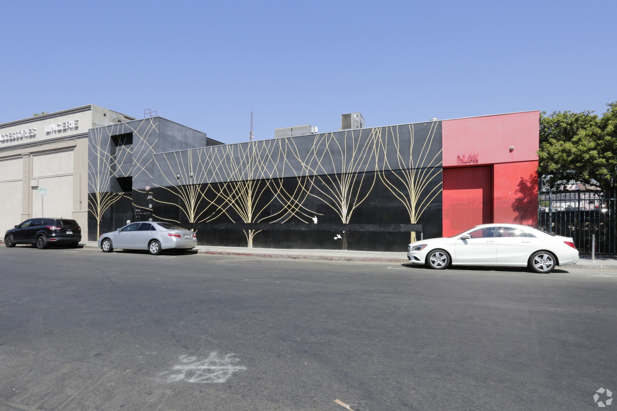 1650 Schrader Blvd, Los Angeles, CA for lease Primary Photo- Image 1 of 12