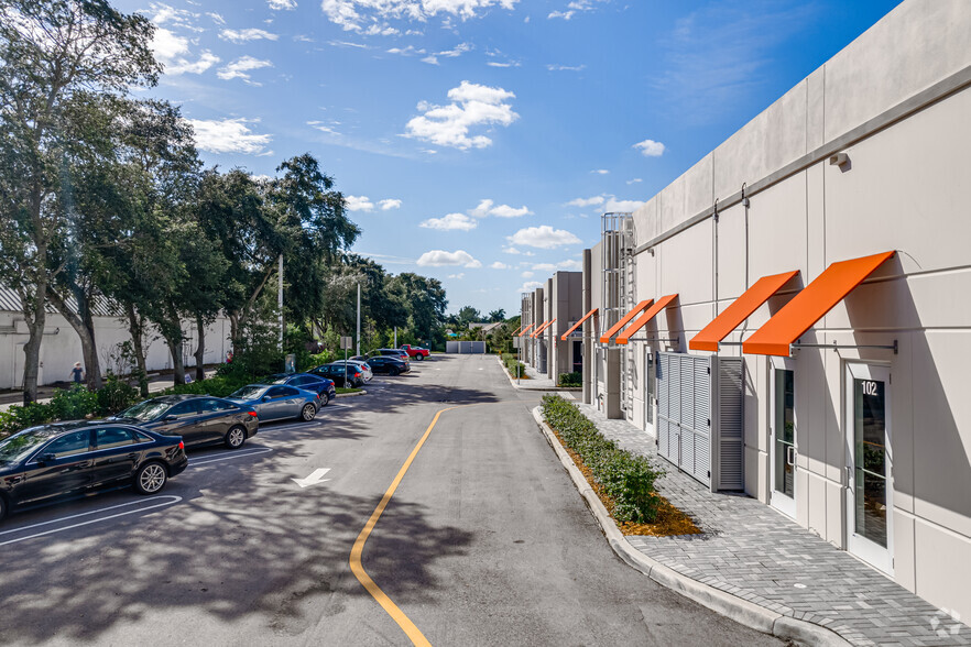 9630 Stirling Rd, Cooper City, FL for lease - Building Photo - Image 3 of 15