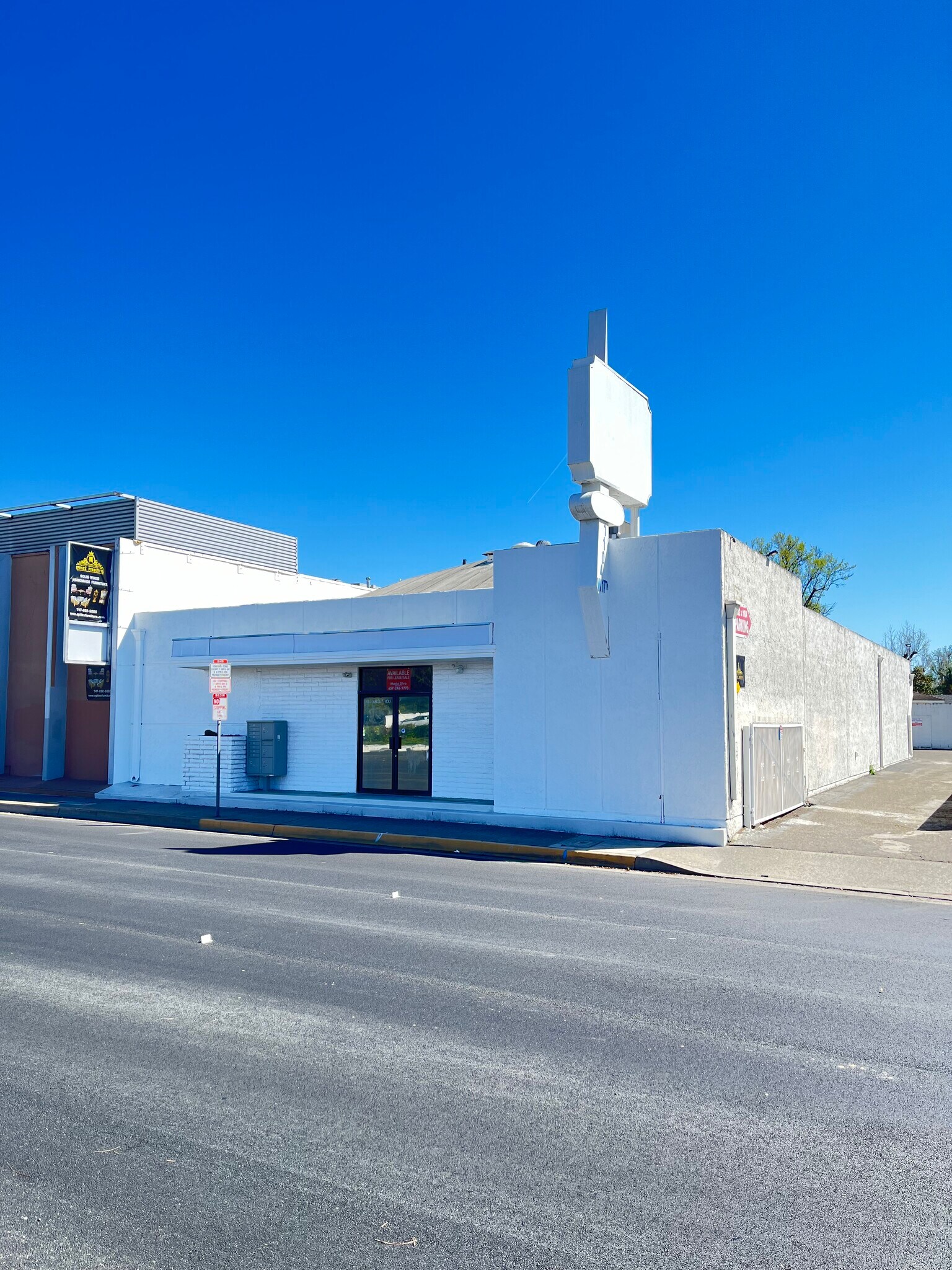 1104 W 17th St, Santa Ana, CA for lease Primary Photo- Image 1 of 3