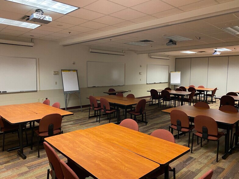 2456 State Route 414, Waterloo Township, NY à louer - Photo du bâtiment - Image 3 de 10