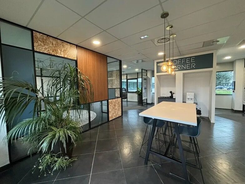 Bureau dans Labège à louer - Hall d’entrée - Image 2 de 14