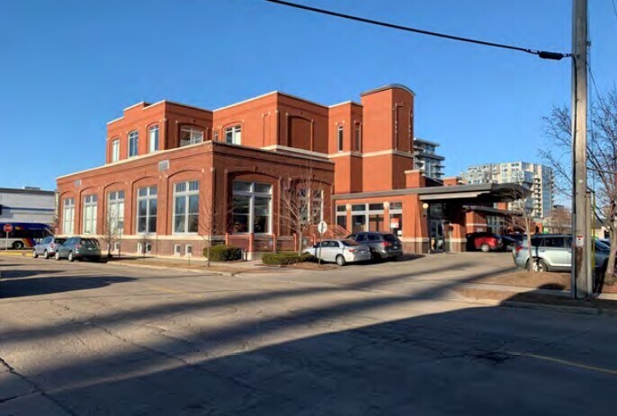 701 E Washington Ave, Madison, WI à louer - Photo du bâtiment - Image 3 de 6