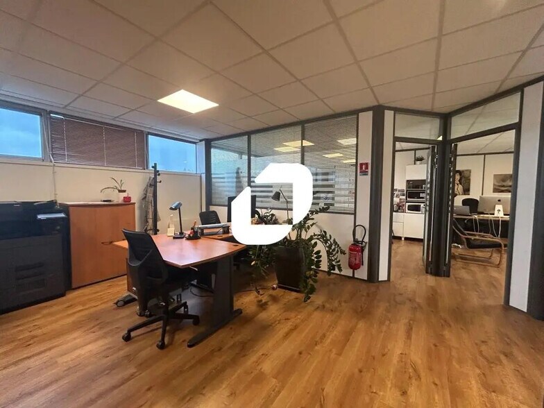 4 Rue De Charenton, Alfortville for sale - Interior Photo - Image 2 of 5