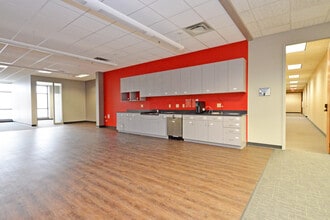 2277 W Highway 36, Roseville, MN à louer Photo intérieure- Image 1 de 6