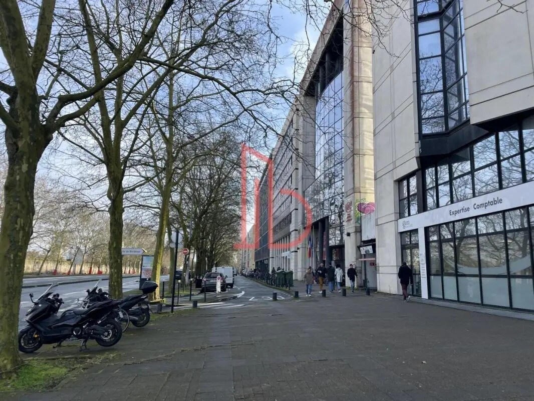 Office in Bordeaux for lease Building Photo- Image 1 of 6