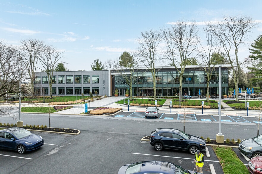 851 Duportail Rd, Chesterbrook, PA for lease - Building Photo - Image 2 of 8