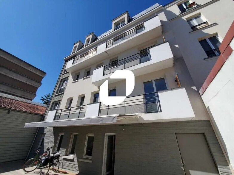Bureau dans Ivry-sur-Seine à louer - Photo du bâtiment - Image 2 de 22
