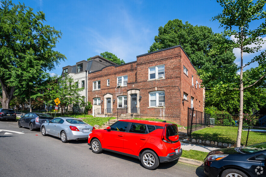 1307-1309 Holbrook St NE, Washington, DC à vendre - Photo du bâtiment - Image 2 de 5