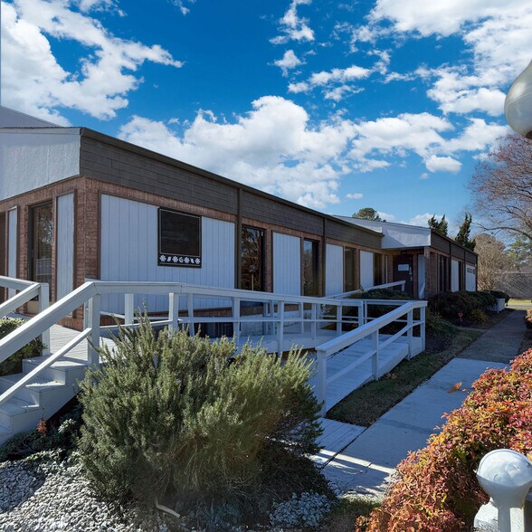 4169 Virginia Beach Blvd, Virginia Beach, VA à louer - Photo du bâtiment - Image 2 de 4