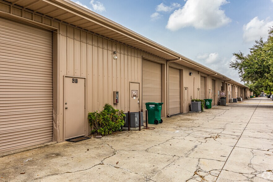 3573 Enterprise Ave, Naples, FL à louer - Photo du bâtiment - Image 3 de 22