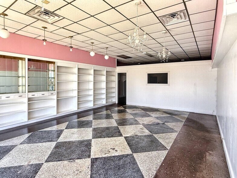 109 W Monroe St, Herrin, IL à vendre - Photo du bâtiment - Image 2 de 19