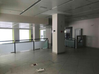 Plus de détails pour Multi-résidentiel à vendre