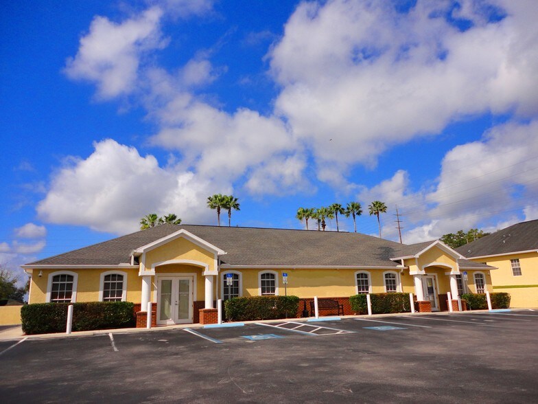6937 Medical View Ln, Zephyrhills, FL à louer - Photo du bâtiment - Image 2 de 40