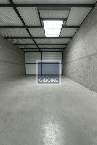 Industrial in Cesson-Sévigné for sale - Interior Photo - Image 2 of 8