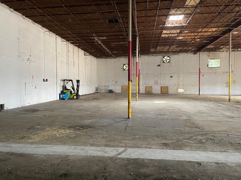 5214-5216 Monroe Pl, Hyattsville, MD for lease - Interior Photo - Image 3 of 6