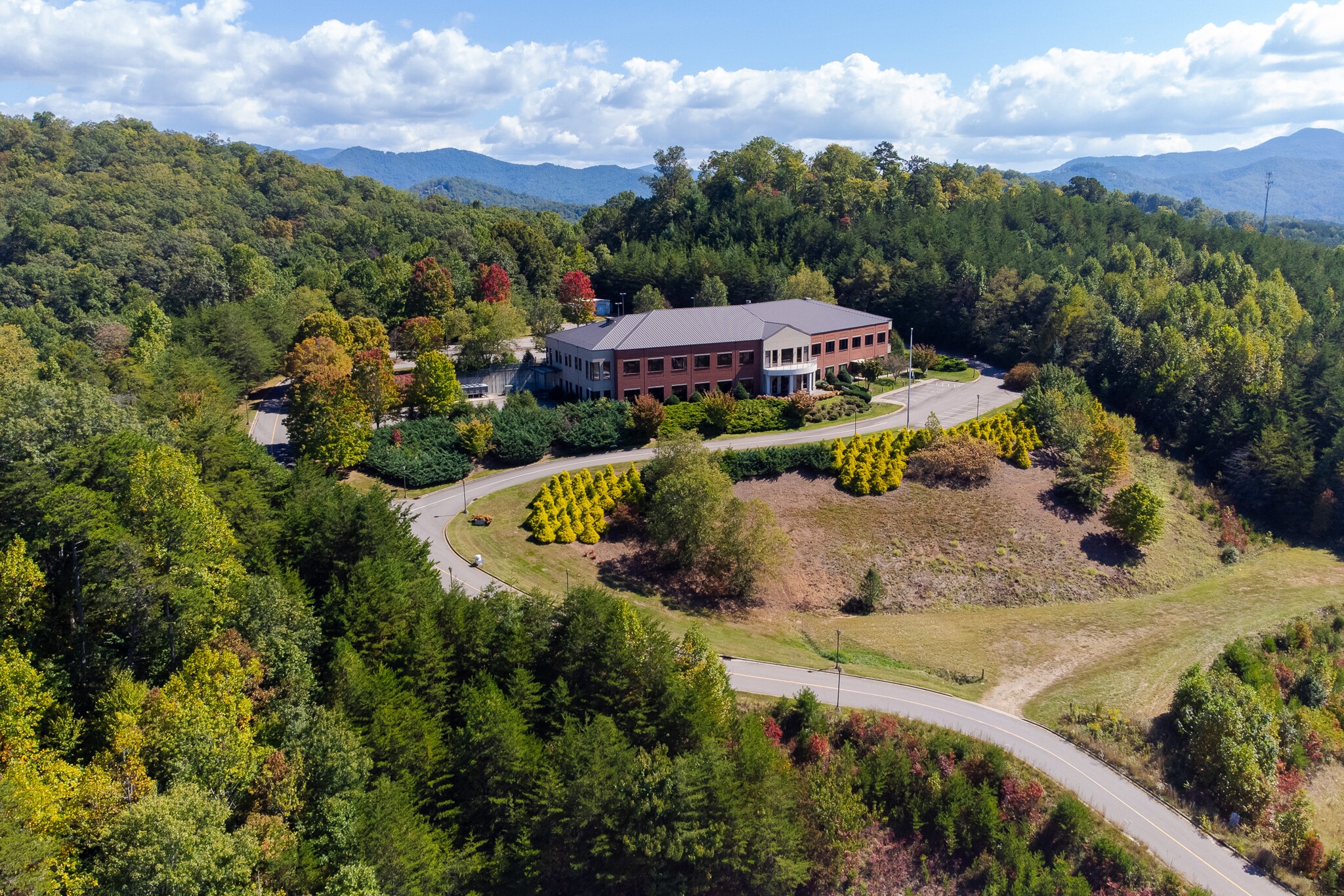 14 One Center Ct, Franklin, NC for sale Building Photo- Image 1 of 25