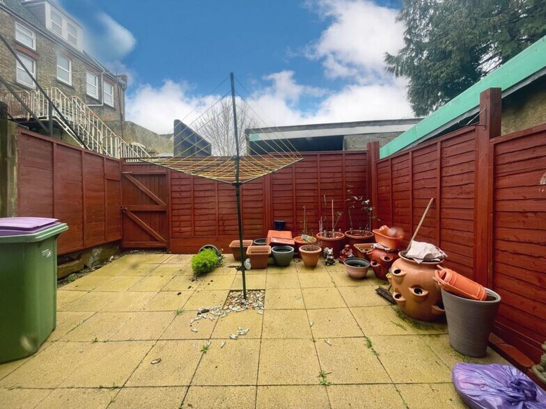 7 Black Bull Road, Folkestone à vendre - Photo du bâtiment - Image 3 de 14