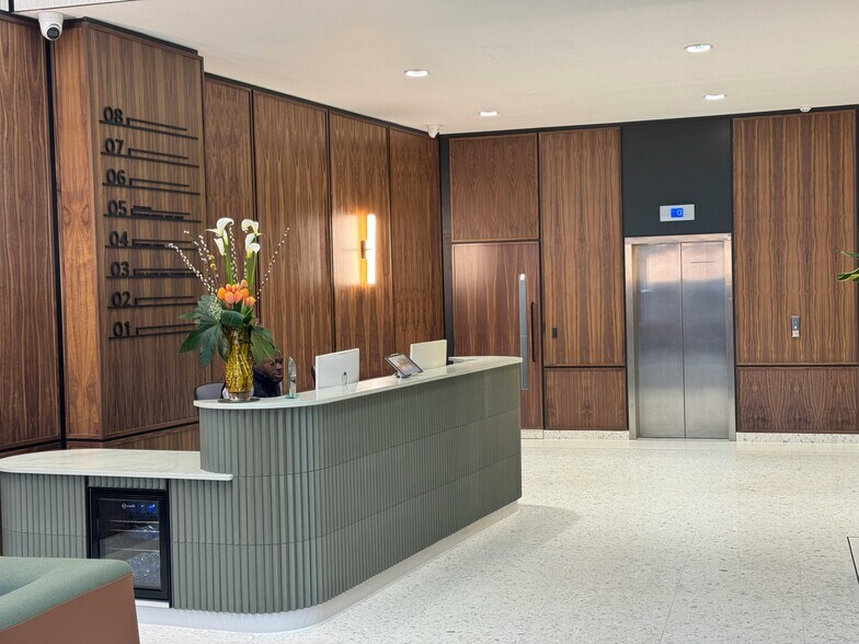 110 High Holborn, Londres à louer - Photo du bâtiment - Image 3 de 17