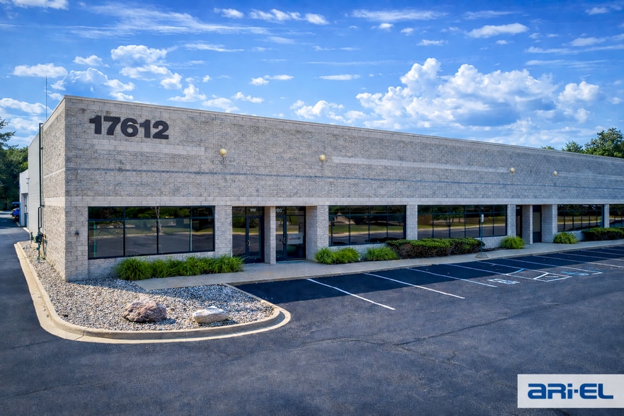 17901 Woodland Dr, New Boston, MI for lease - Building Photo - Image 2 of 4