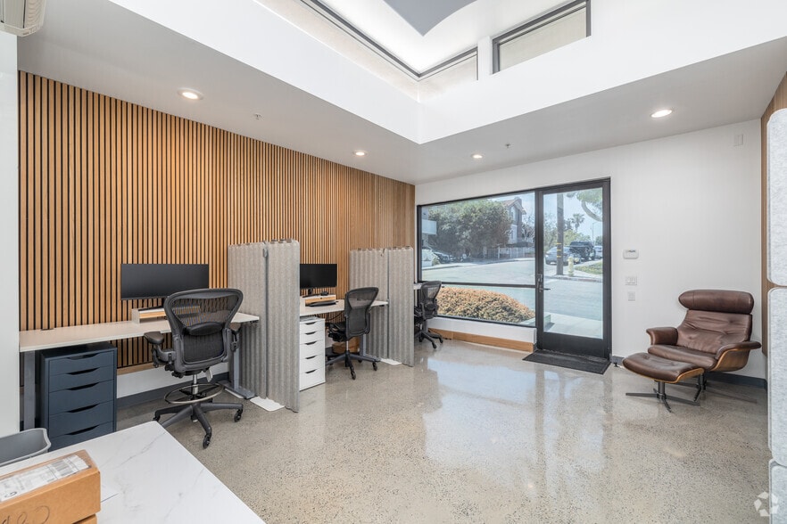 627 Aviation Way, Manhattan Beach, CA for lease - Building Photo - Image 2 of 15